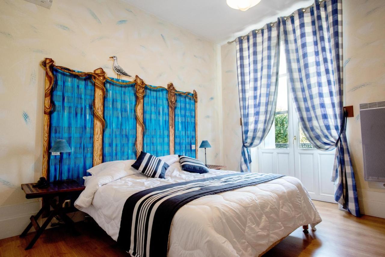 Logis Hotel De La Tour 리부른 외부 사진