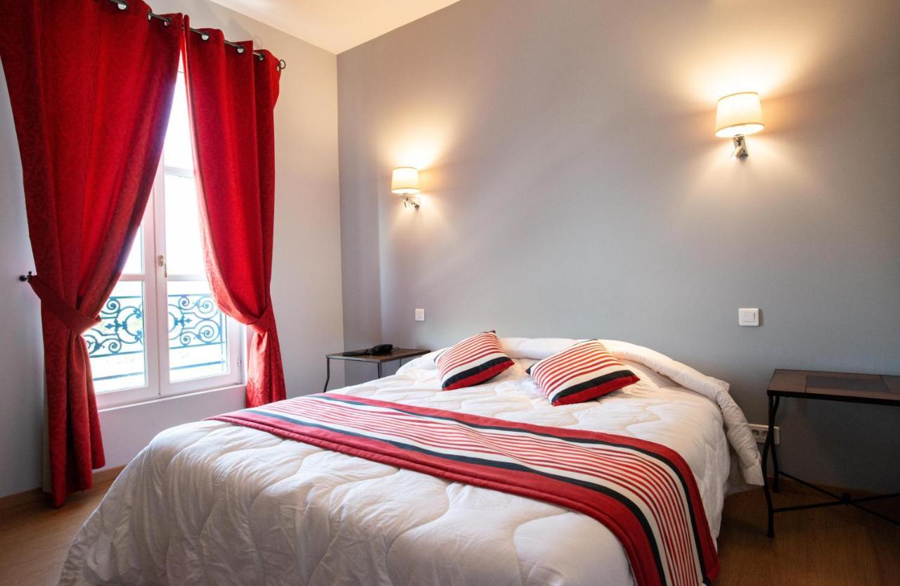 Logis Hotel De La Tour 리부른 외부 사진