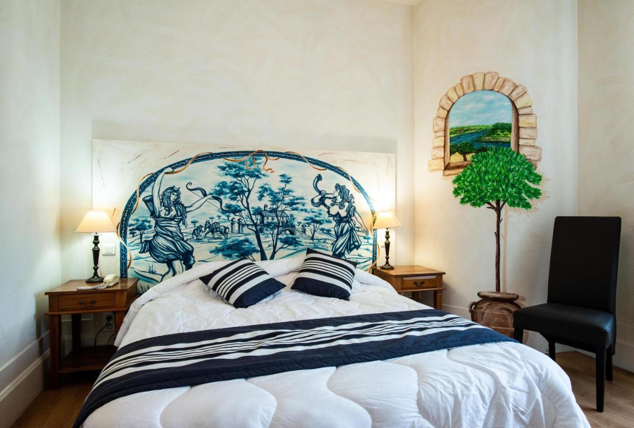 Logis Hotel De La Tour 리부른 외부 사진