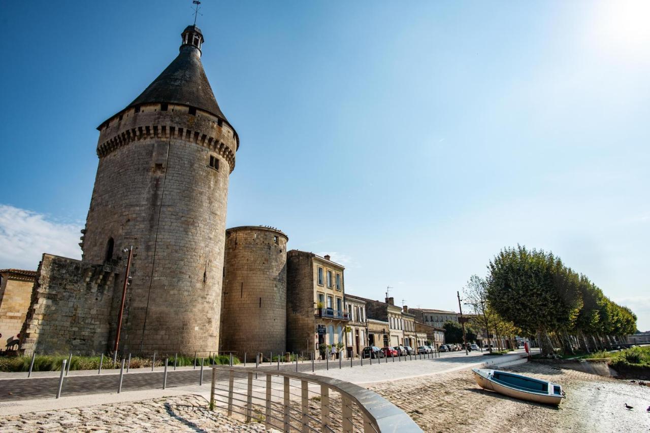 Logis Hotel De La Tour 리부른 외부 사진