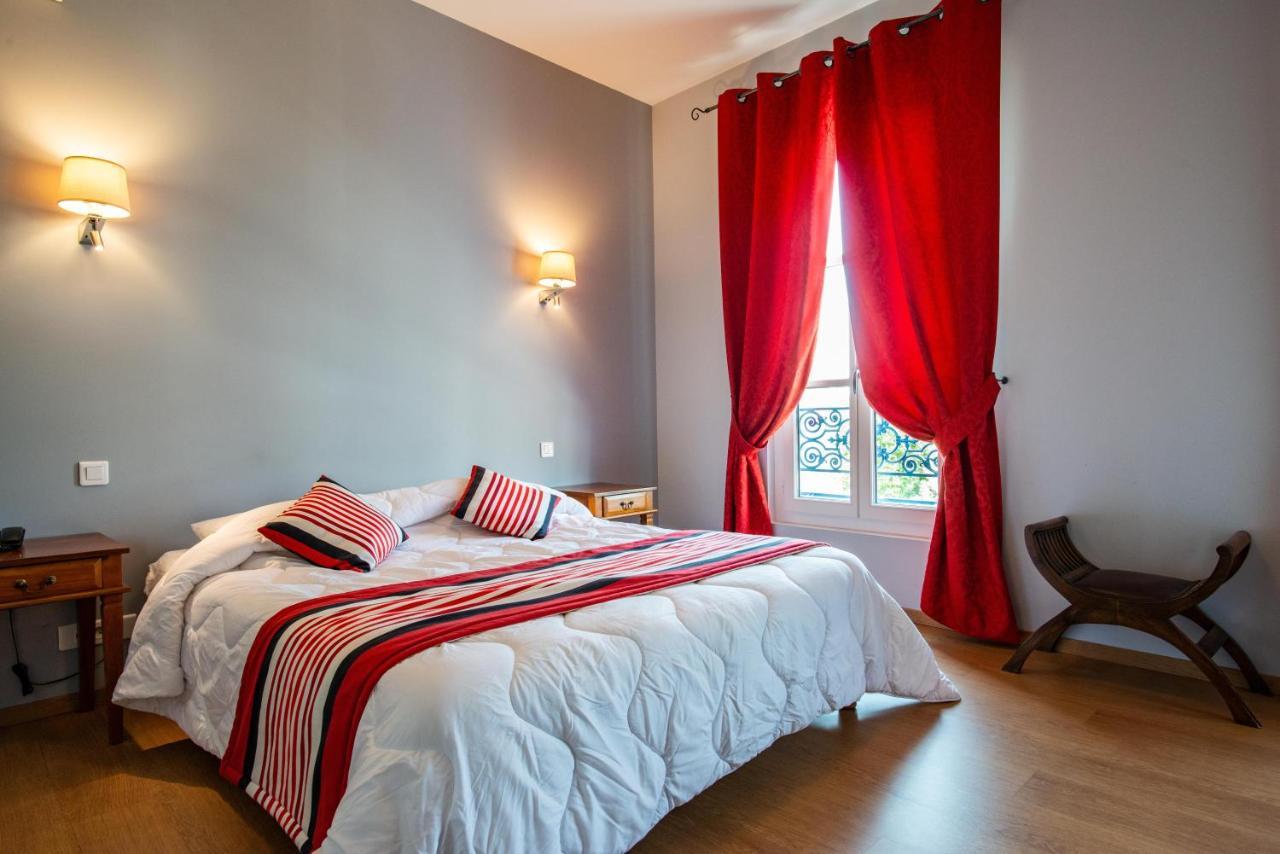 Logis Hotel De La Tour 리부른 외부 사진