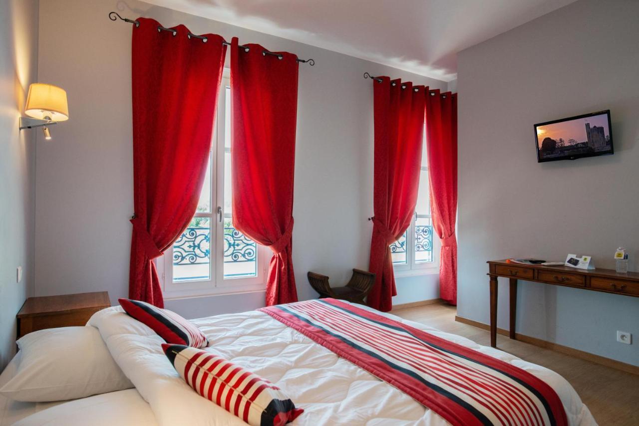 Logis Hotel De La Tour 리부른 외부 사진