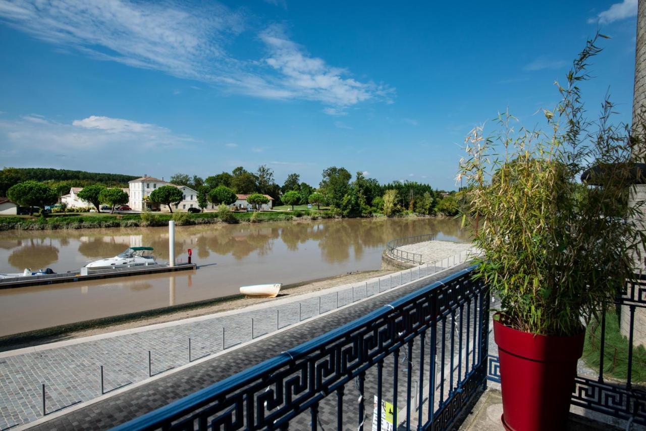 Logis Hotel De La Tour 리부른 외부 사진