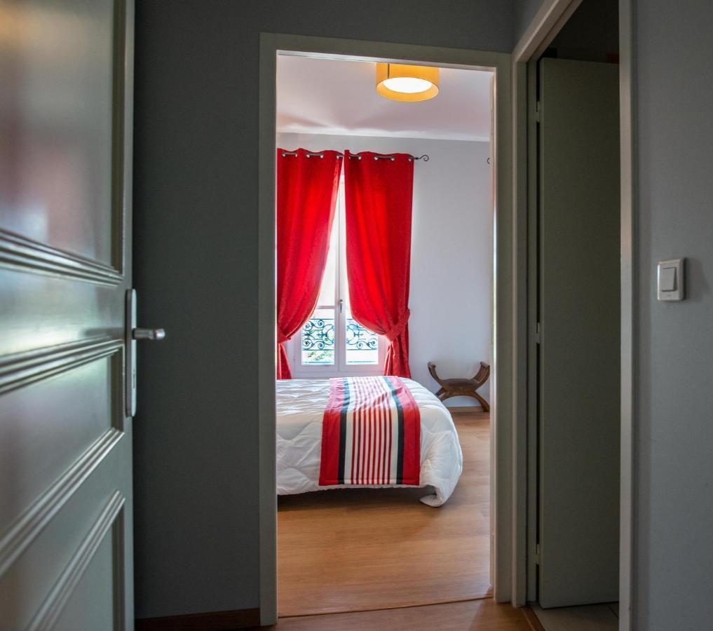 Logis Hotel De La Tour 리부른 외부 사진