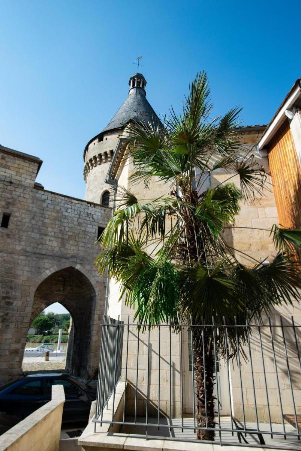 Logis Hotel De La Tour 리부른 외부 사진
