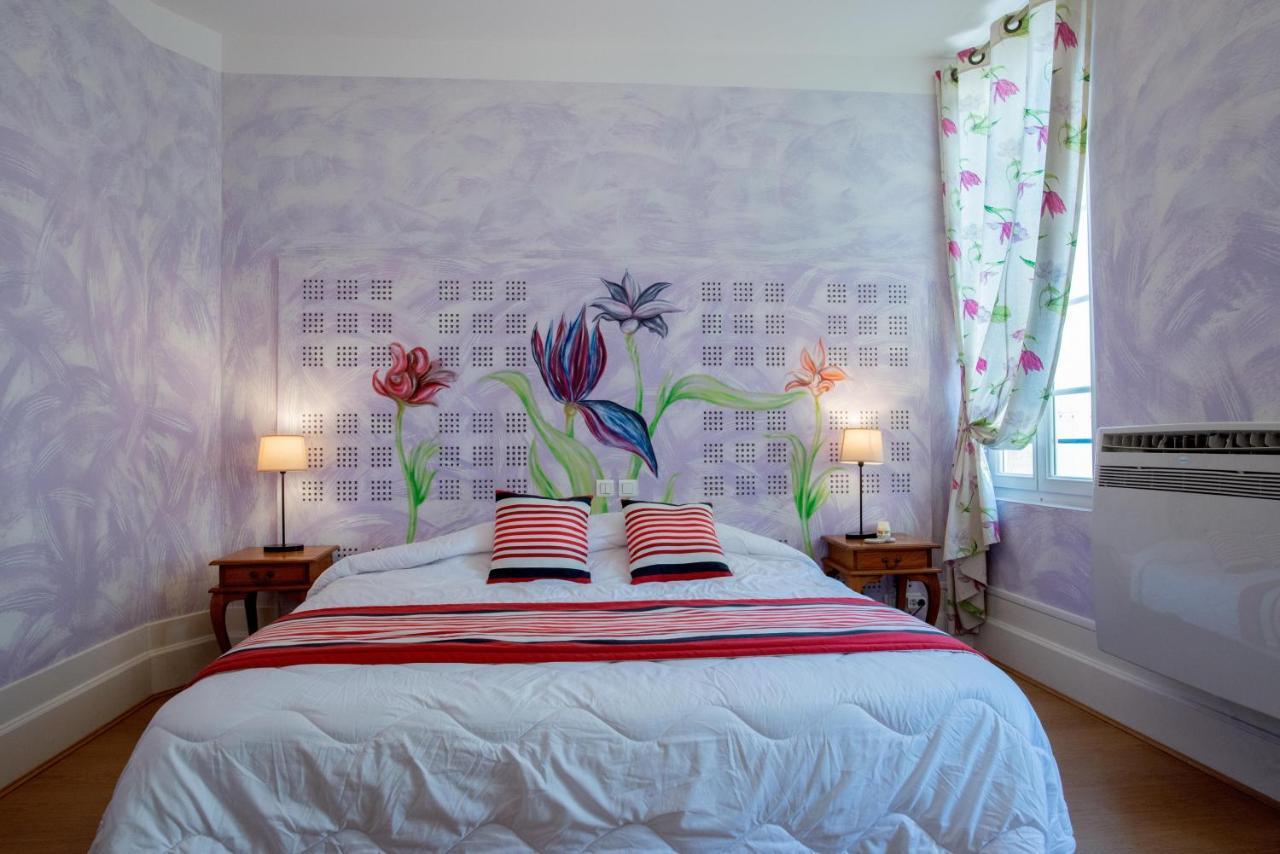 Logis Hotel De La Tour 리부른 외부 사진