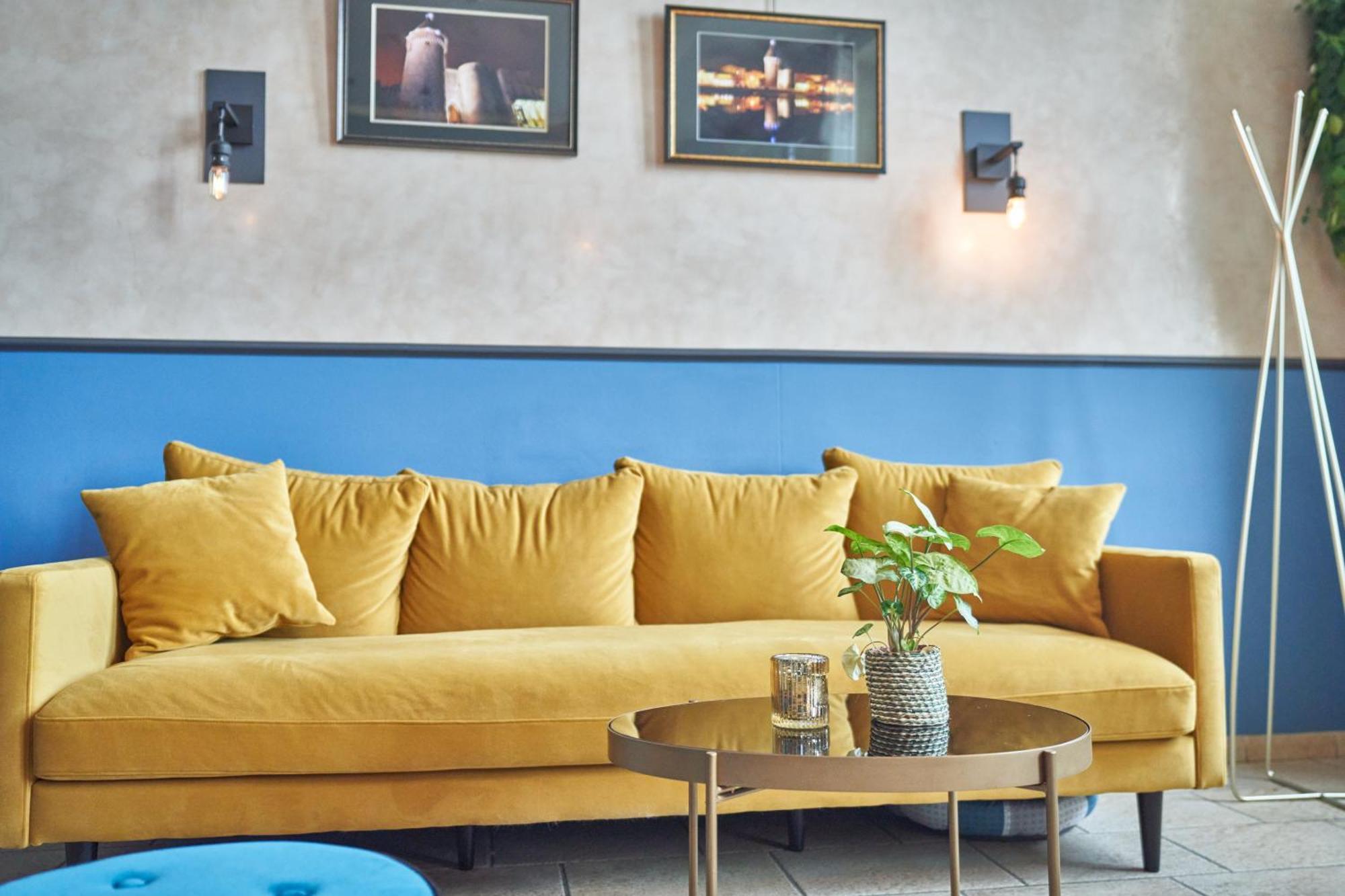 Logis Hotel De La Tour 리부른 외부 사진