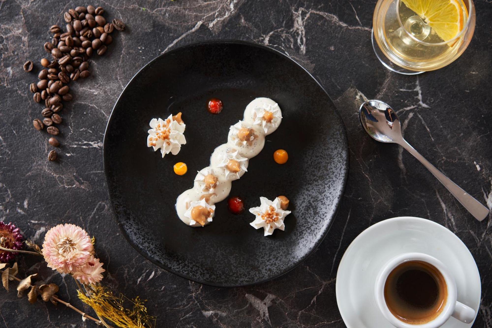 Logis Hotel De La Tour 리부른 외부 사진