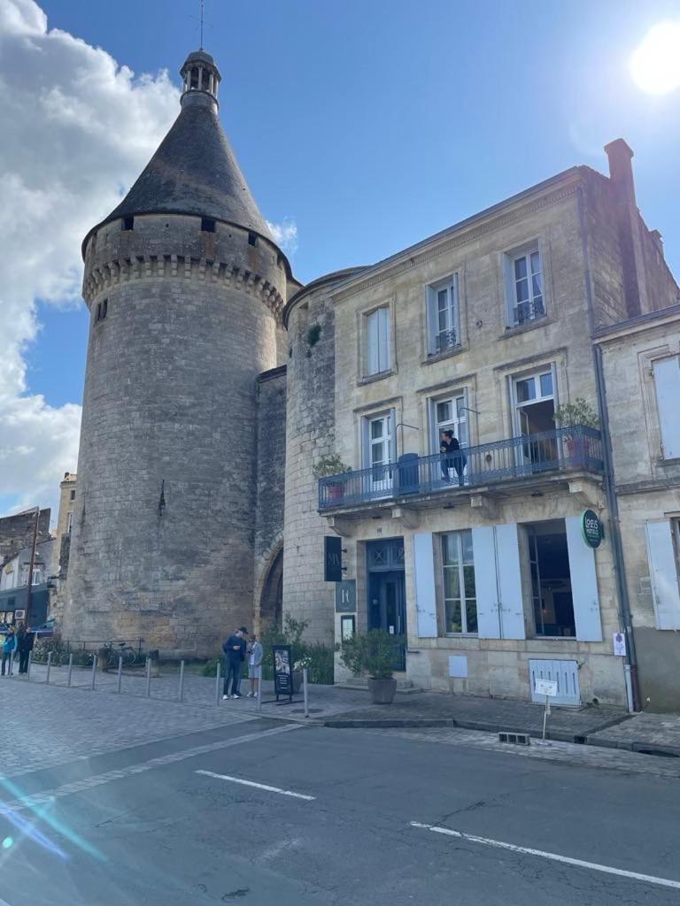 Logis Hotel De La Tour 리부른 외부 사진