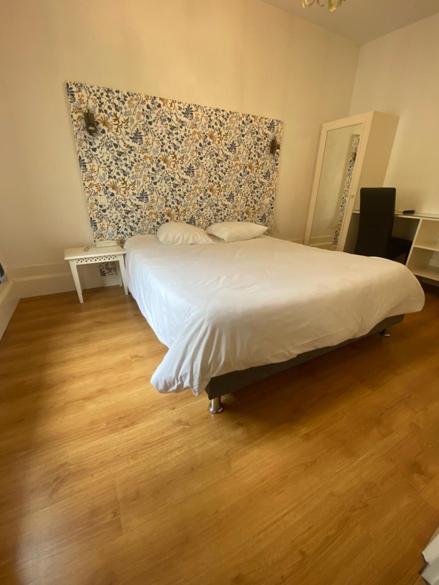 Logis Hotel De La Tour 리부른 외부 사진