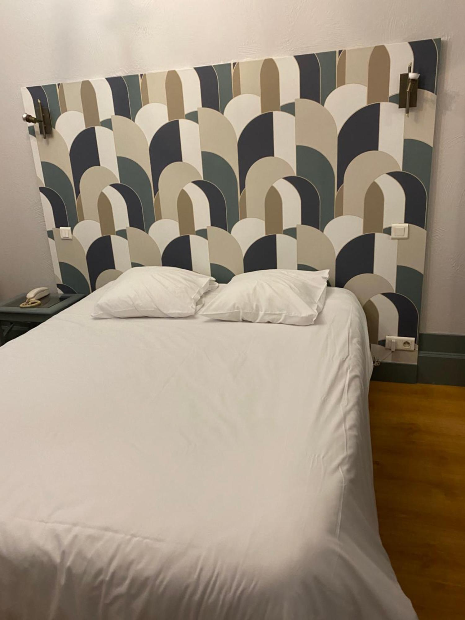 Logis Hotel De La Tour 리부른 외부 사진