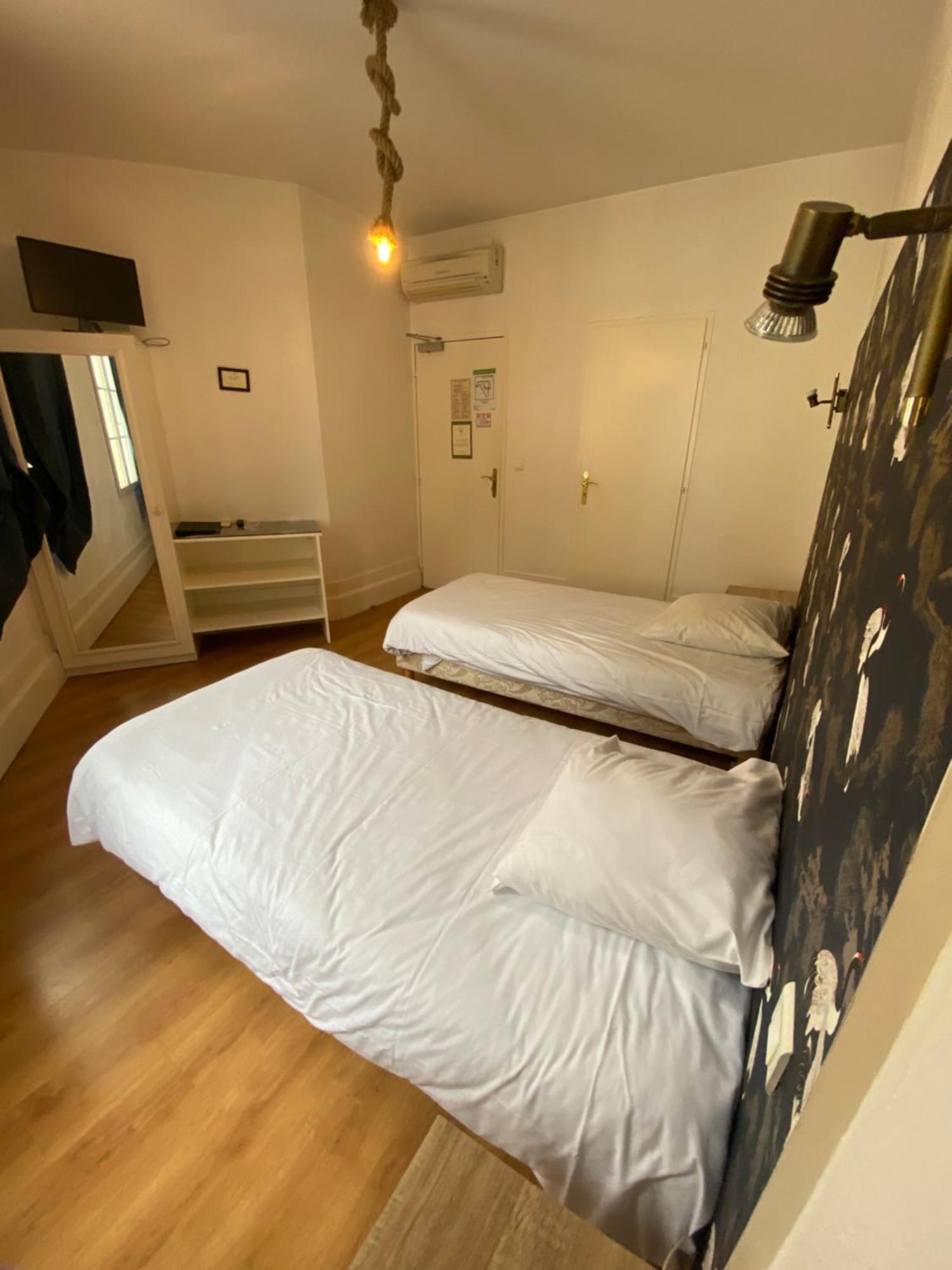 Logis Hotel De La Tour 리부른 외부 사진