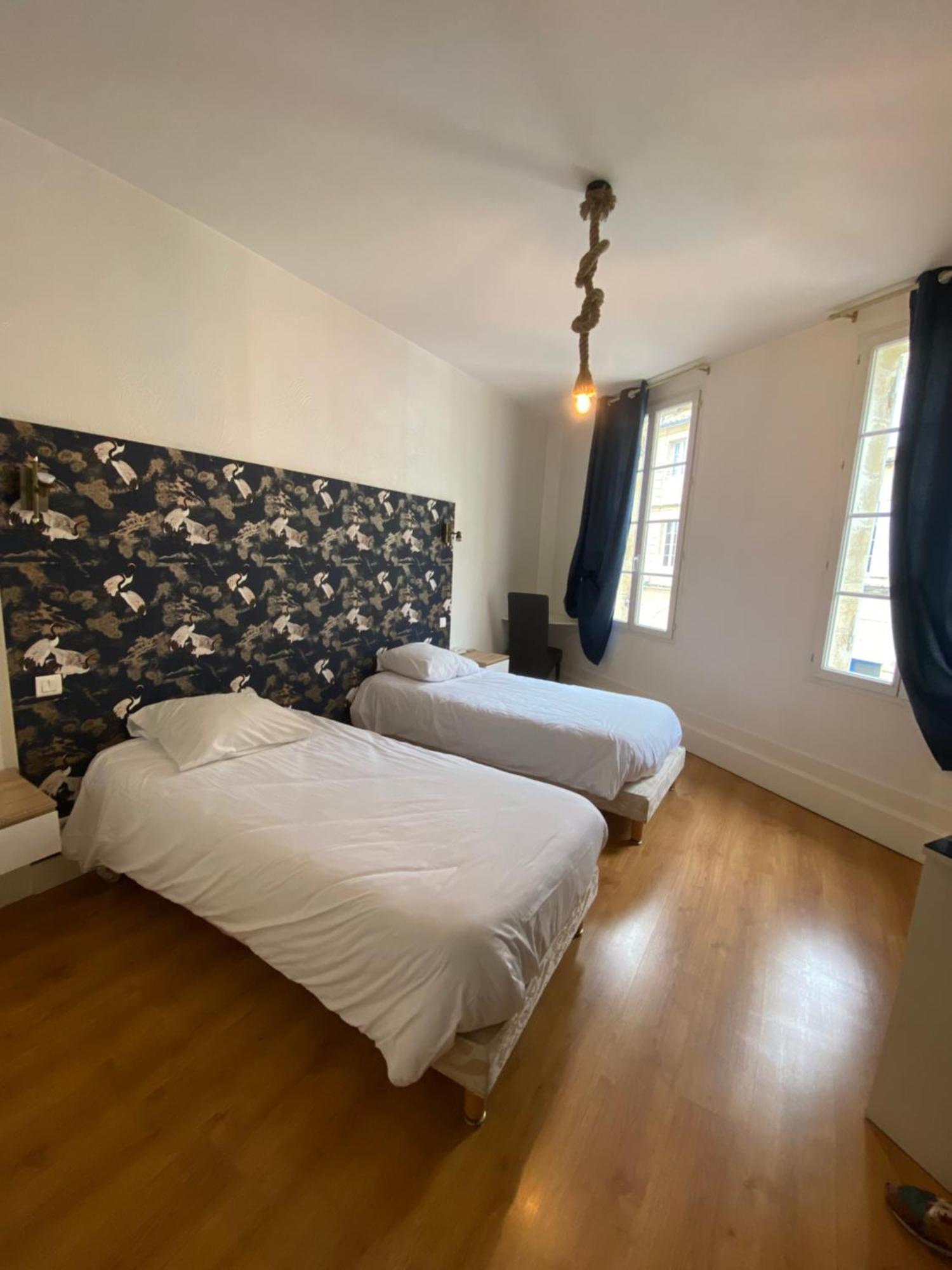 Logis Hotel De La Tour 리부른 외부 사진